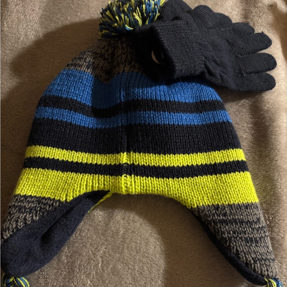 Hat & gloves boys size S/M new polyester 79% acrylic 3%rubber spandex Max + Jake